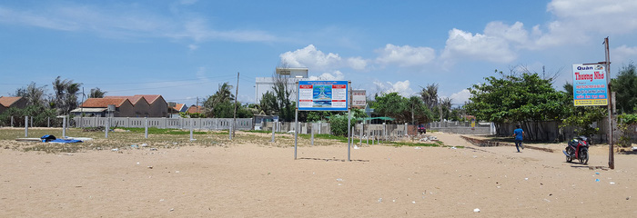 Những khu đất sát biển ở khu phố Phú Thọ 1 (thị trấn Hòa Hiệp Trung, huyện Đông Hòa, tỉnh Phú Yên) đang được nhiều người lạ mặt từ phía Bắc "nhòm ngó" hỏi mua với giá rất cao 